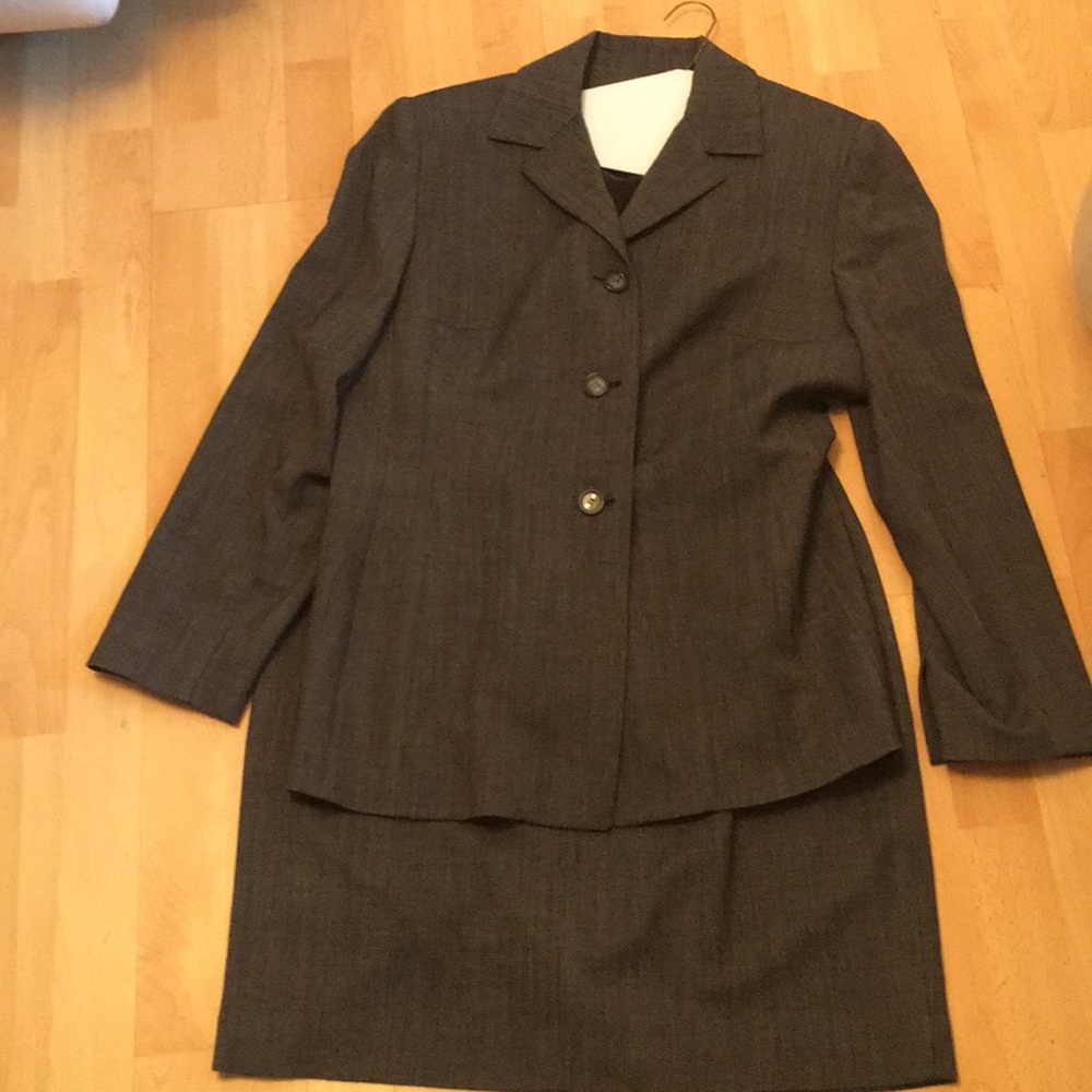 Valerie Stevens 2 piece suit
